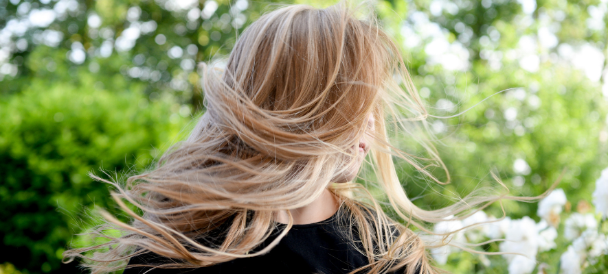  Primavera e capelli: come prevenire e curare caduta, capelli secchi e forfora