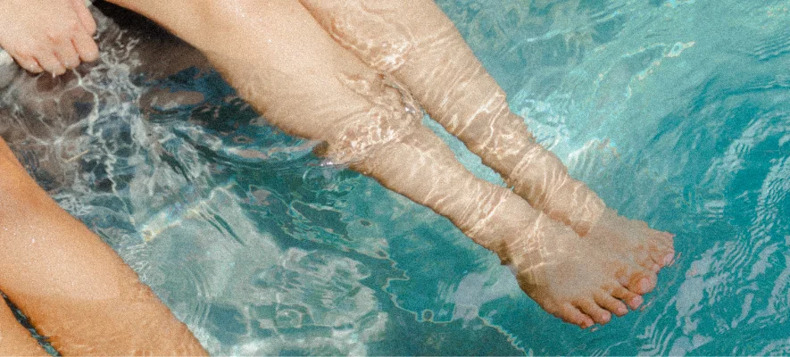 Sgonfiare, rinfrescare, rilassare: il rituale perfetto per le gambe