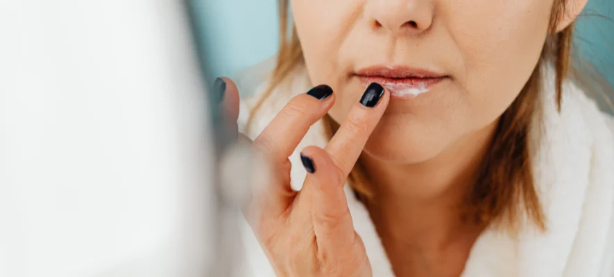 Labbra e mani screpolate in inverno: ecco cosa sbagli 