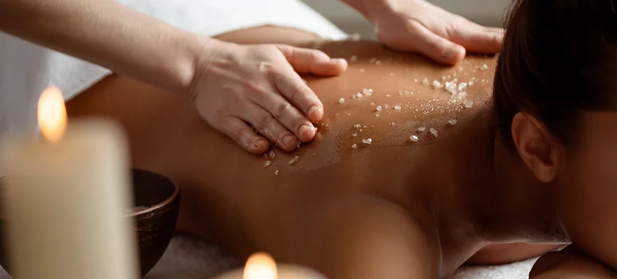 Esfolianti: Scopriamo la differenza tra Scrub e Peeling