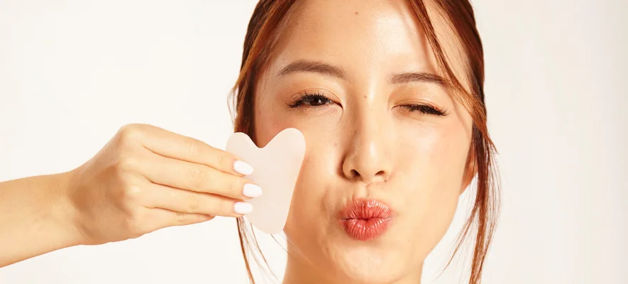 Yoga facciale: ha davvero un effetto antiage?